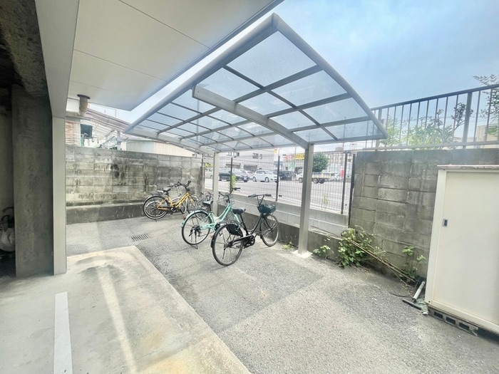 駐輪場 サンウエスト西真上