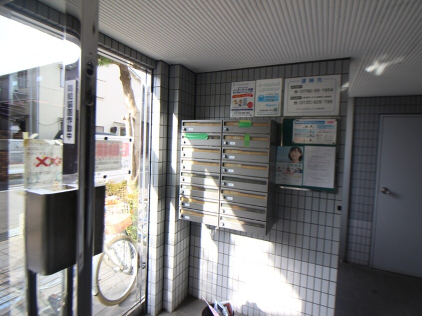 エントランス部分 グレ－ス園田