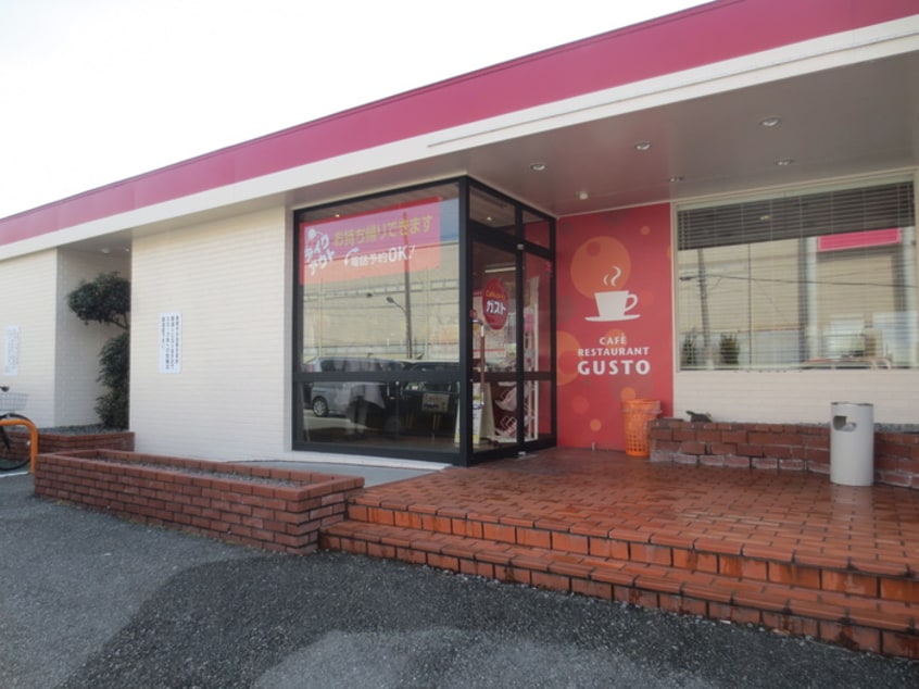 ガスト(その他飲食（ファミレスなど）)まで700m サンプラザ西野Ⅰ