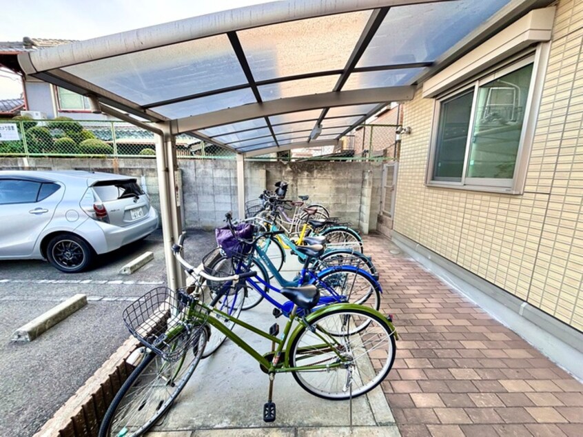 駐輪場 アビ－ロ－ド巽東