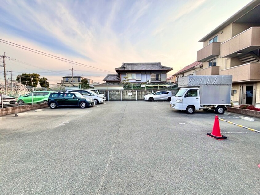 駐車場 アビ－ロ－ド巽東