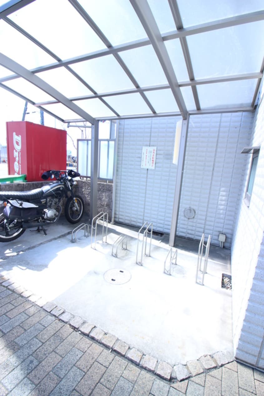 駐輪場 メゾンリリーベル