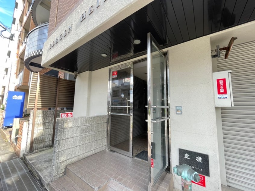 エントランス部分 ベルゲンハイツ明石
