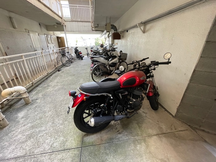 バイク置き場 ｽﾁｭ-ﾃﾞﾝﾄ ｳﾞｨﾗ ｳｲﾝｸﾞ