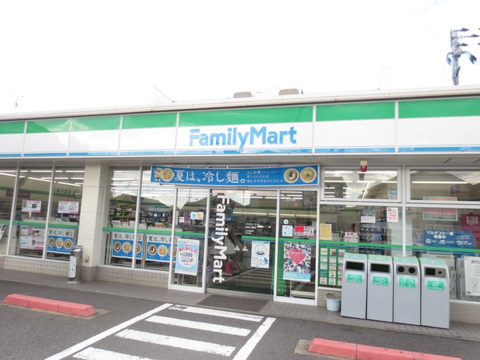 ファミリーマート(コンビニ)まで449m キャンパニュ－ルＢ棟