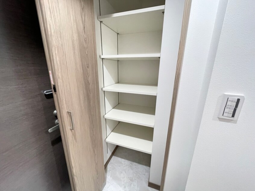 靴箱 IMR BLD.