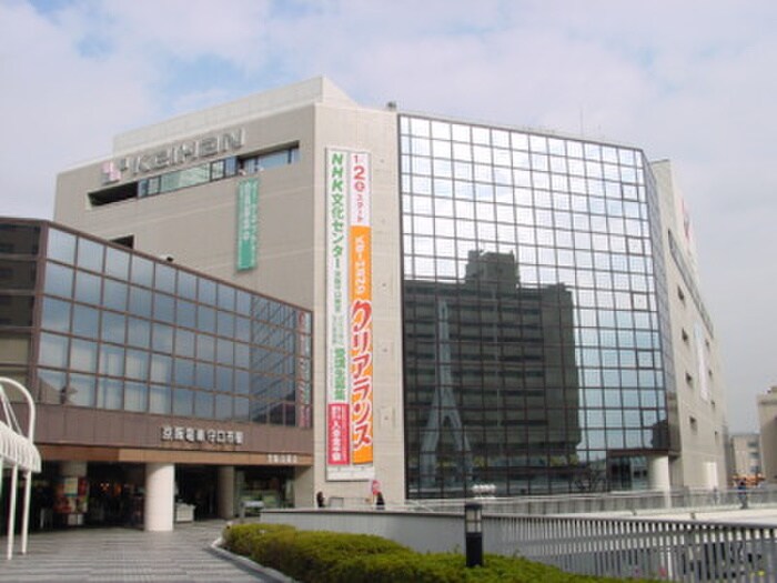 京阪百貨店(デパート)まで900m フジパレス門真本町Ⅴ番館