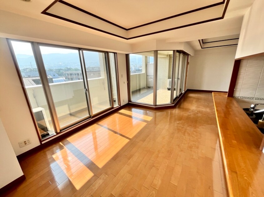 居室 名次町ロジュマン