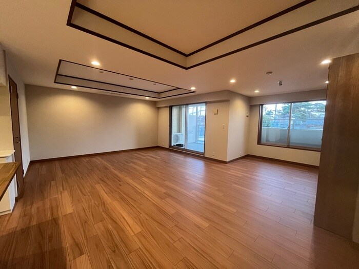 居室 名次町ロジュマン