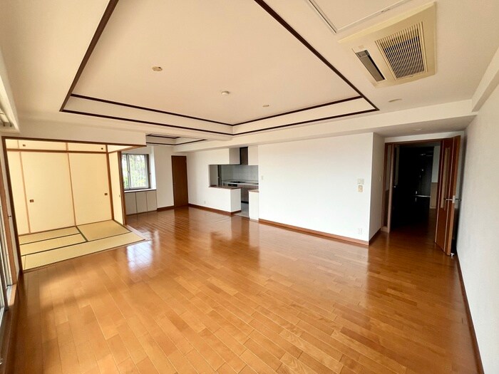 居室 名次町ロジュマン