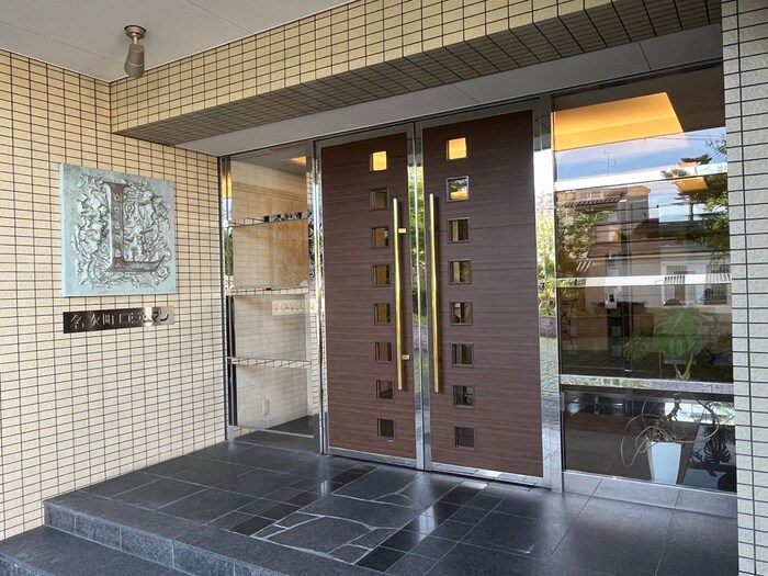 エントランス部分 名次町ロジュマン