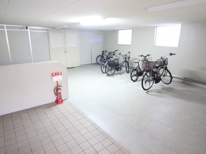 駐輪場 名次町ロジュマン