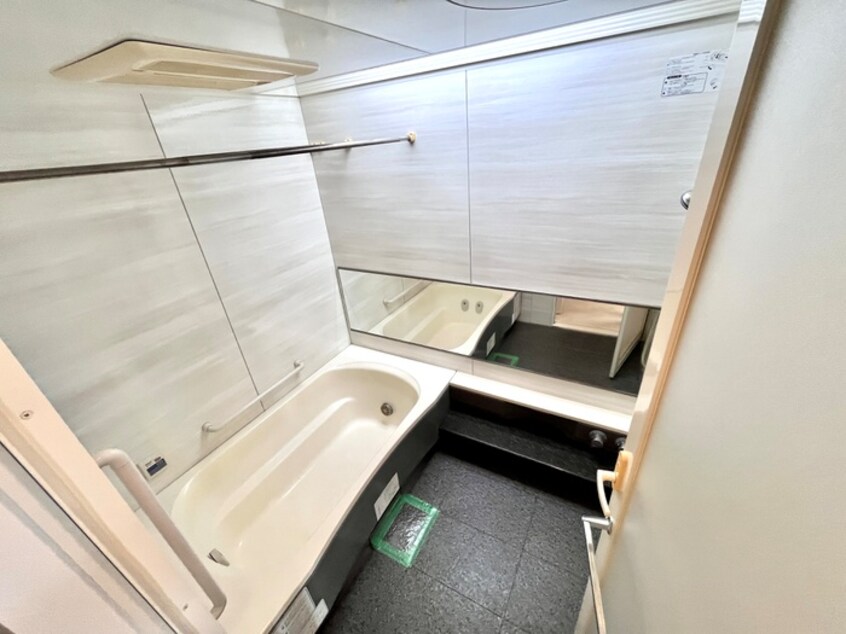 バス／シャワールーム等 名次町ロジュマン