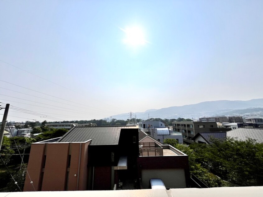 室内からの展望 名次町ロジュマン