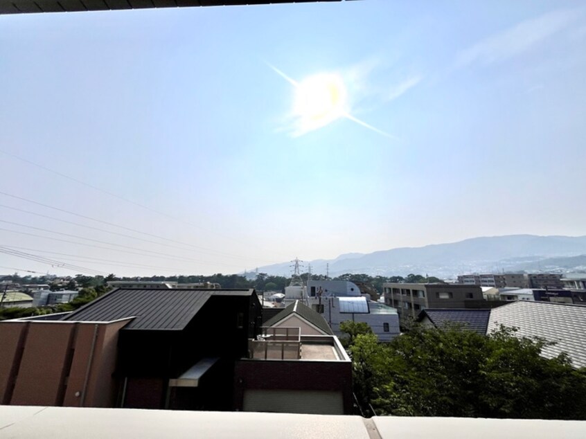 室内からの展望 名次町ロジュマン