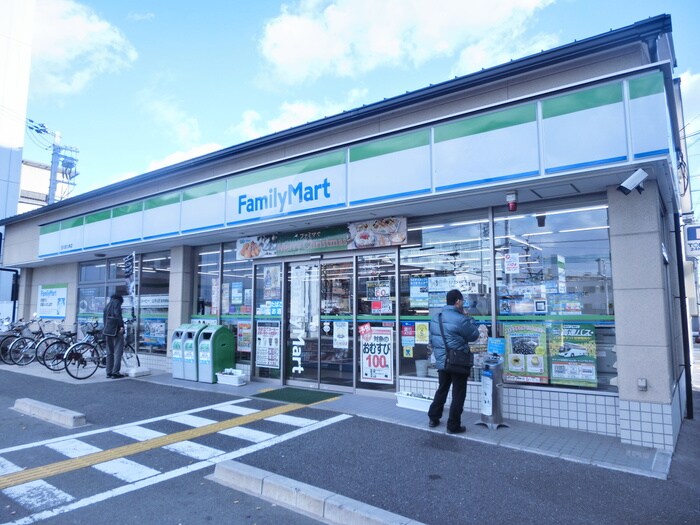 ファミリーマート西大路九条店(コンビニ)まで500m モードコージ