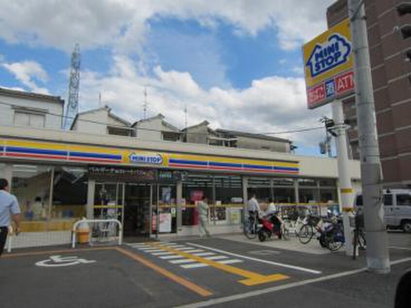 ミニストップ東大阪宝持店(コンビニ)まで92m 宝持２丁目貸家