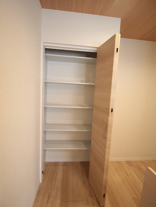 収納 シャーメゾン加賀