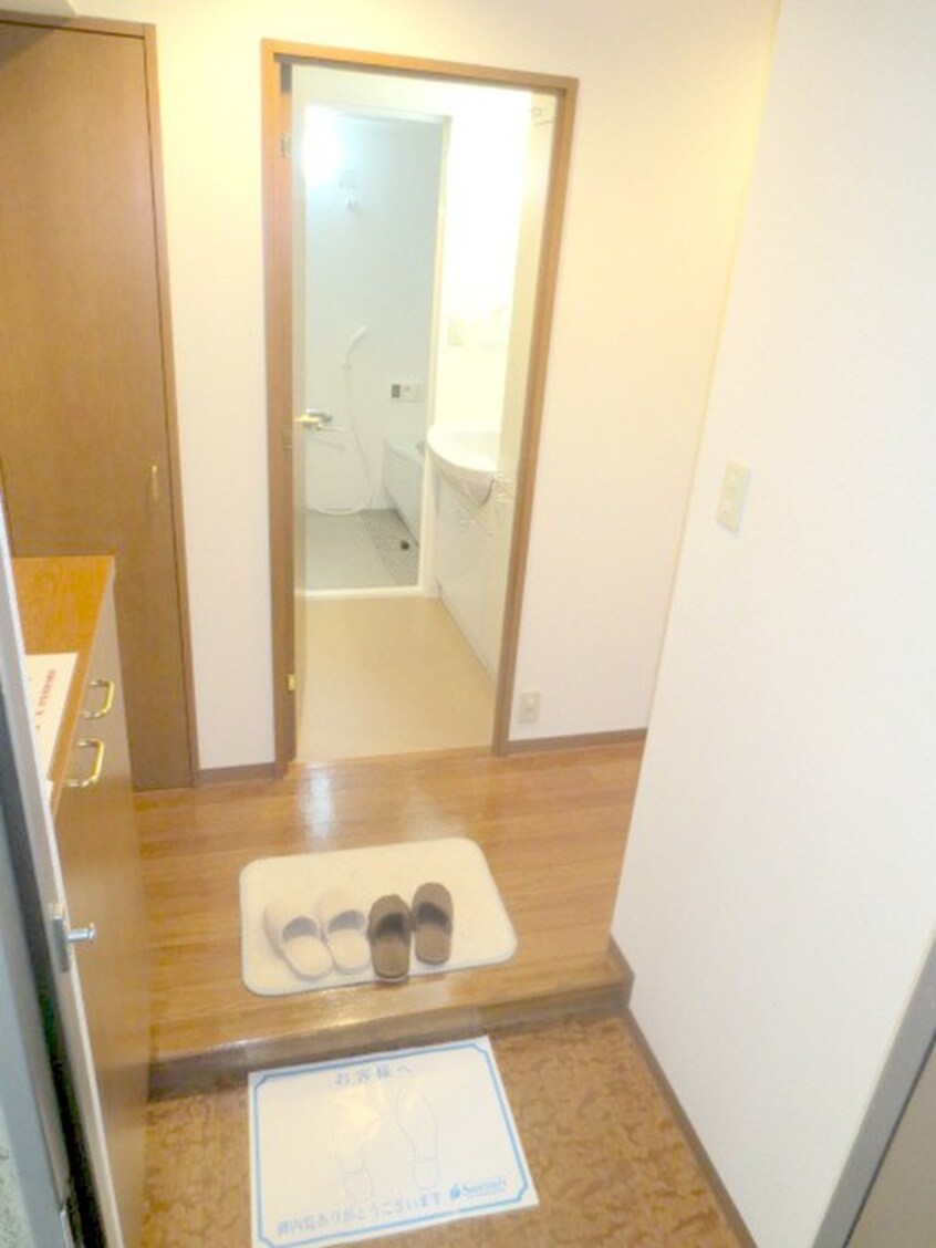 玄関 トリ・ビラ－ジュ