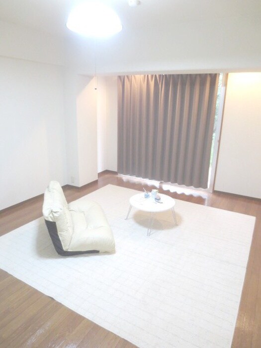 居室 トリ・ビラ－ジュ