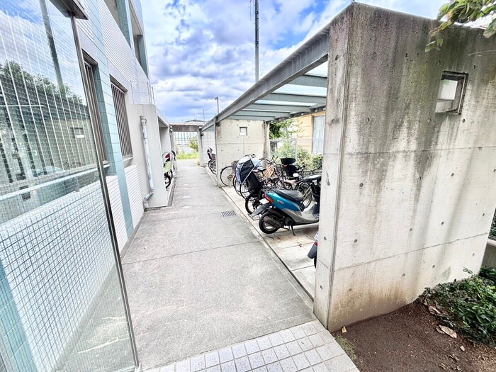 駐輪場 トリ・ビラ－ジュ