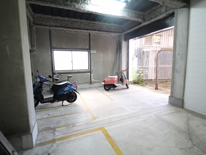 バイク置き場 TABIYADO　SENRIKITA