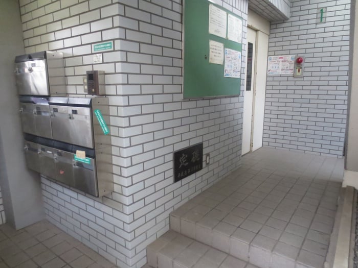 エントランス部分 メイプル平本