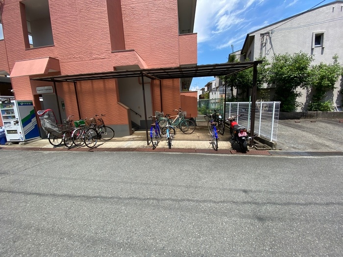 駐輪場 小山コ－ポラス