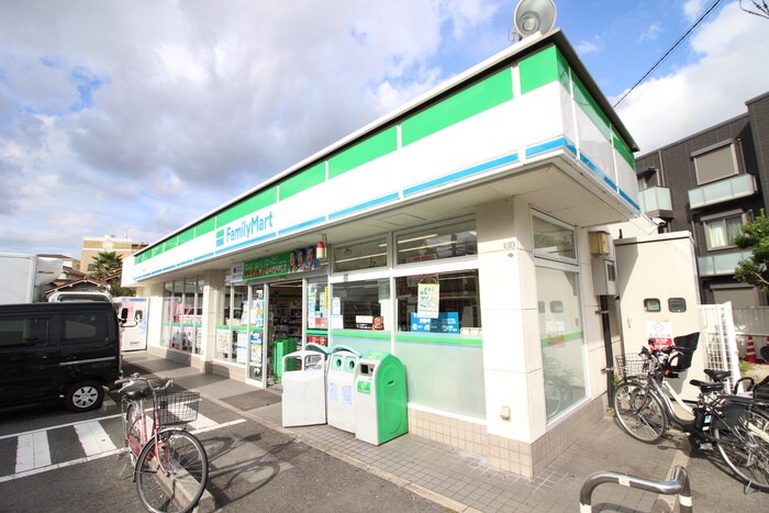 ファミリーマート曽根南町店(コンビニ)まで446m ﾌｼﾞﾊﾟﾚｽ曽根南町Ⅲ番館