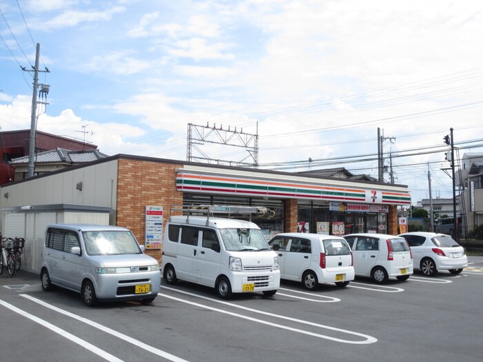 セブンイレブン(コンビニ)まで138m ノイ初芝