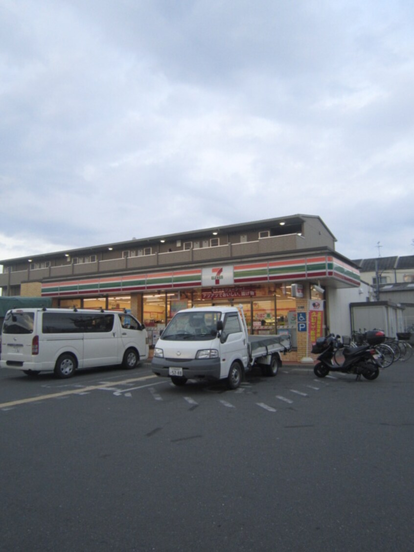 セブンイレブン 守口梶町4丁目店(コンビニ)まで343m 第５明成ハイツ