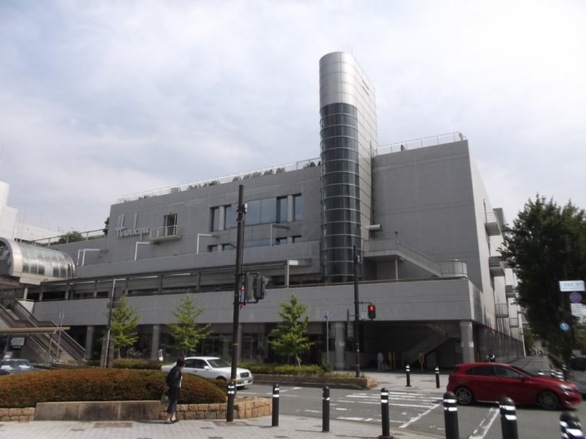 川西阪急(デパート)まで402m 栄町団地D棟（５０２）