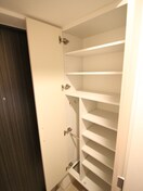 靴箱 Ｌａ　Ｄｏｕｃｅｕｒ谷町