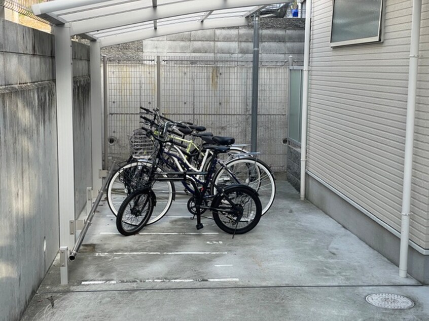 駐輪場 ONLYONE GLORY花屋敷