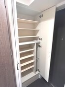 靴箱 ﾌﾟﾚｻﾝｽ東三国ｴﾝﾌﾞﾚｲｽ(201)