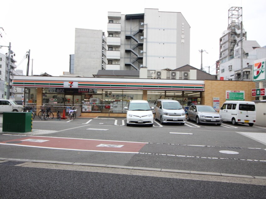 セブンイレブン(コンビニ)まで231m メゾンかもめ