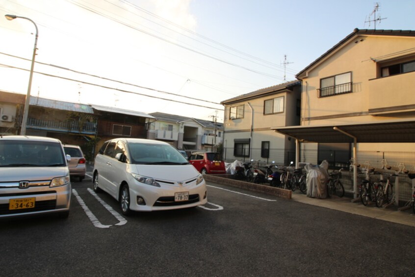 駐車場 リ－ヴァ神石