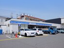 ローソン箕面外院三丁目店(コンビニ)まで321m ジュネス阪本