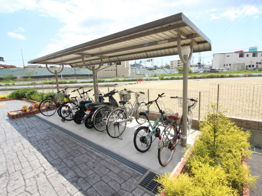 駐輪場 カノン
