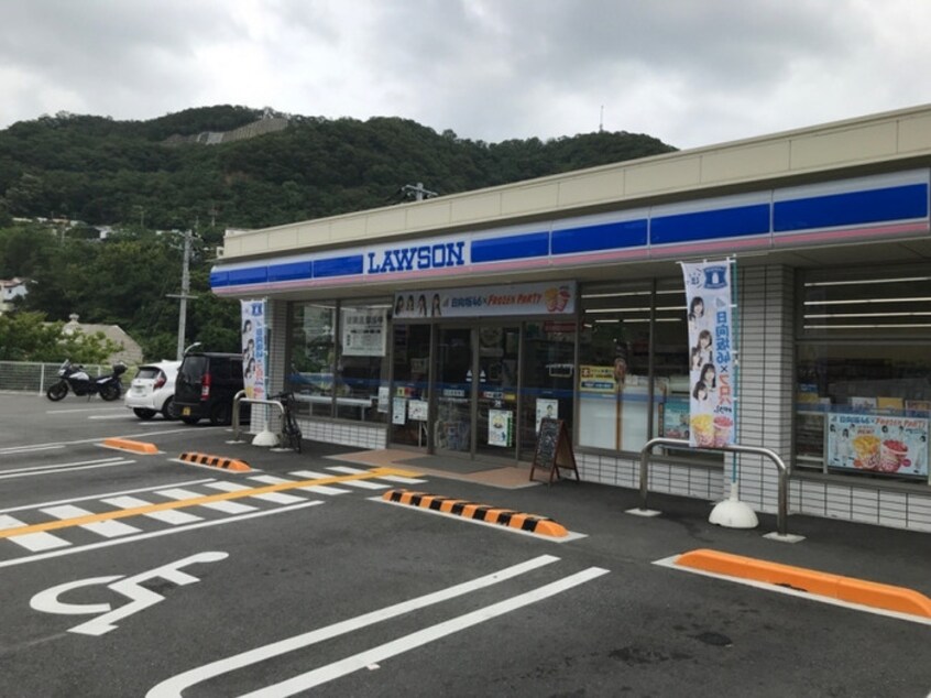 ローソン 妙法寺駅店(コンビニ)まで500m エヌエムサンカンテキャトフE棟