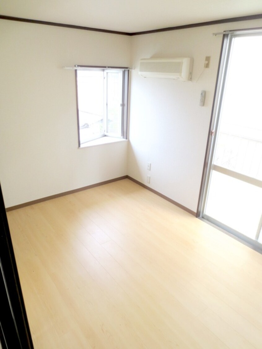 居室 フォ－ブル嵯峨