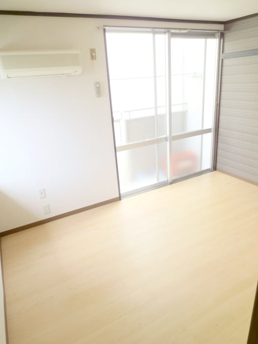 居室 フォ－ブル嵯峨