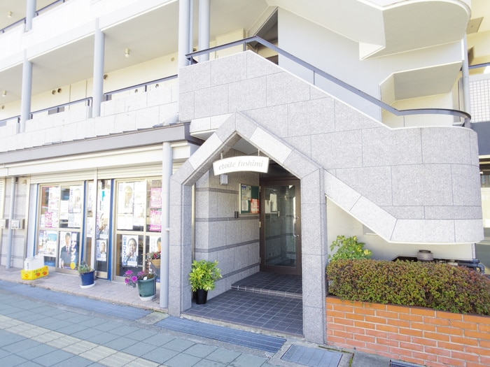 エントランス部分 エトワ－ル伏見