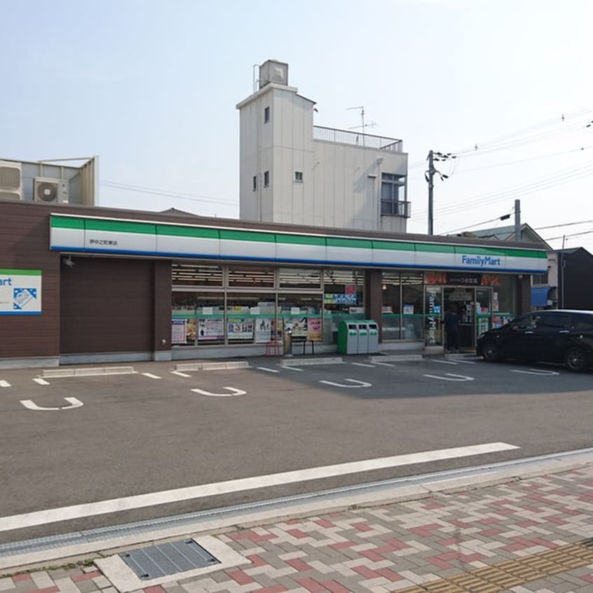 ファミリーマート堺中之町東店(コンビニ)まで86m 宿院ピアⅡ