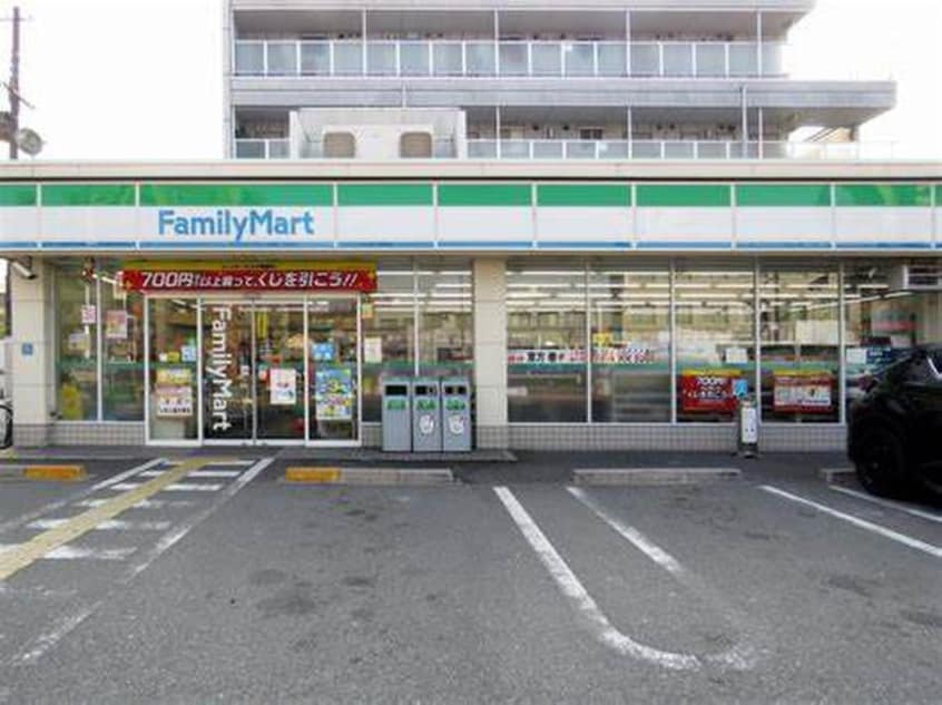 ファミリーマート(コンビニ)まで56m エスリード長居公園PARK　AVENUE