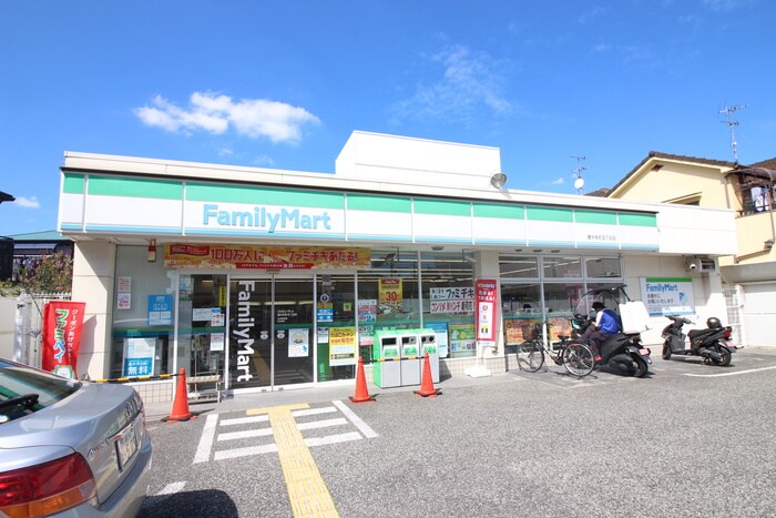 ファミリーマート本町5丁目店(コンビニ)まで198m パセオ豊中本町