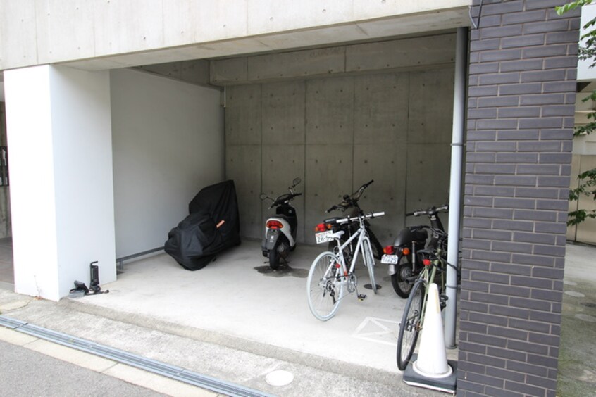 駐輪場 Ｗ　ＭＯＴＯＭＡＣＨＩ