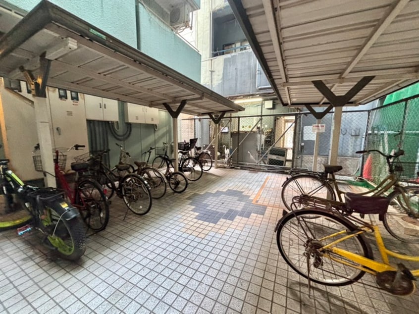 駐輪場 REBANGA十三アパートメント