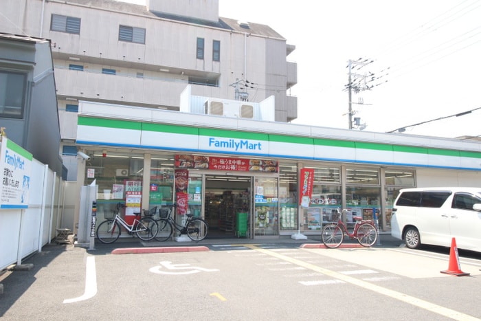 ファミリーマート 小路駅東店(コンビニ)まで120m T.A小路東2丁目ⅥB棟