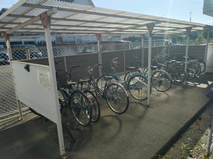 駐輪場 メゾン寿